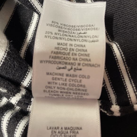 Jones New York Signature 3/4 Bell SLV -Size Medium - Black&White Striped Top EUC - Picture 7 of 7